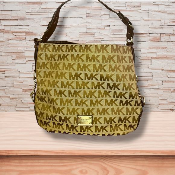 Michael Kors Signature Canvas Big Valley Hobo Handbag - Picture 1 of 4